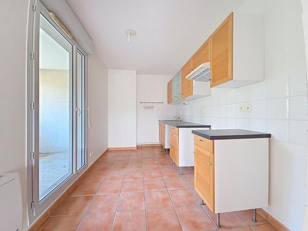 Bel appartement 3 pièces de 65m² situé au 2ème étage avec ascenseur d'une résidence sécurisée idéalement située au centre-ville de Castanet-Tolosan