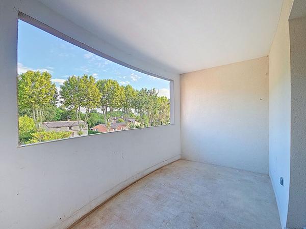 Bel appartement 3 pièces de 65m² situé au 2ème étage avec ascenseur d'une résidence sécurisée idéalement située au centre-ville de Castanet-Tolosan