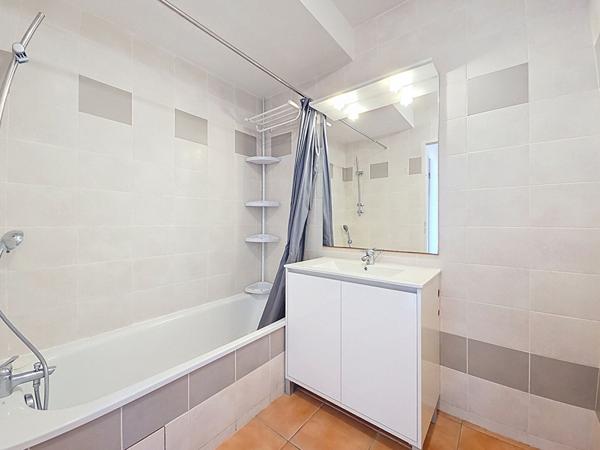 Bel appartement 3 pièces de 65m² situé au 2ème étage avec ascenseur d'une résidence sécurisée idéalement située au centre-ville de Castanet-Tolosan