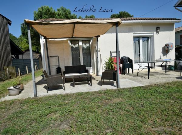 Maison de plain pied - 2 chambres  - 1 abri de jardin - terrain clos avec places de parking