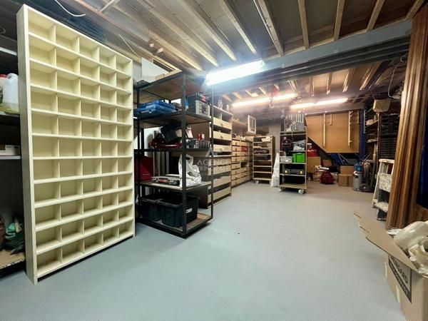 Fond de Commerce Type Entrepot Menuiserie HOUILLES + Cession 90 000 € **  - Référence  898