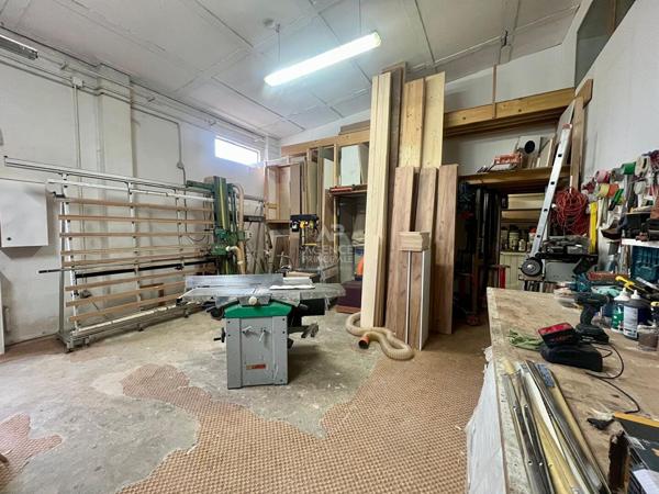 Fond de Commerce Type Entrepot Menuiserie HOUILLES + Cession 90 000 € **  - Référence  898