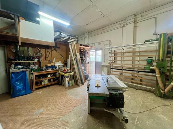 Fond de Commerce Type Entrepot Menuiserie HOUILLES + Cession 90 000 € **  - Référence  898