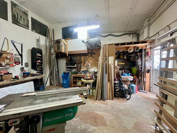 Fond de Commerce Type Entrepot Menuiserie HOUILLES + Cession 90 000 € **  - Référence  898