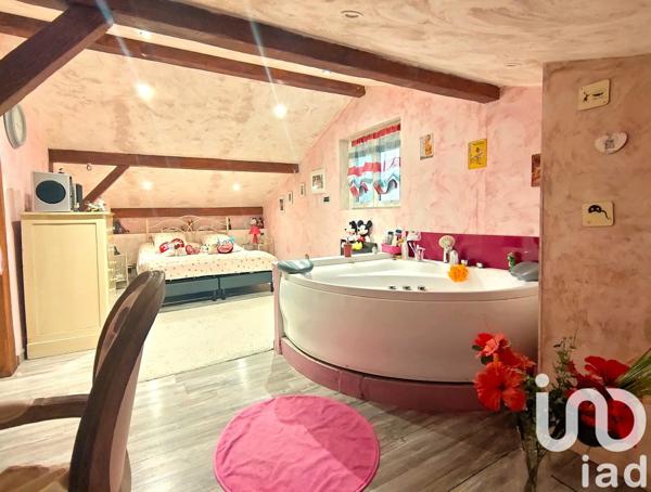 Maison traditionnelle 8 pièces de 225 m² à Saint-Ybars (09210)