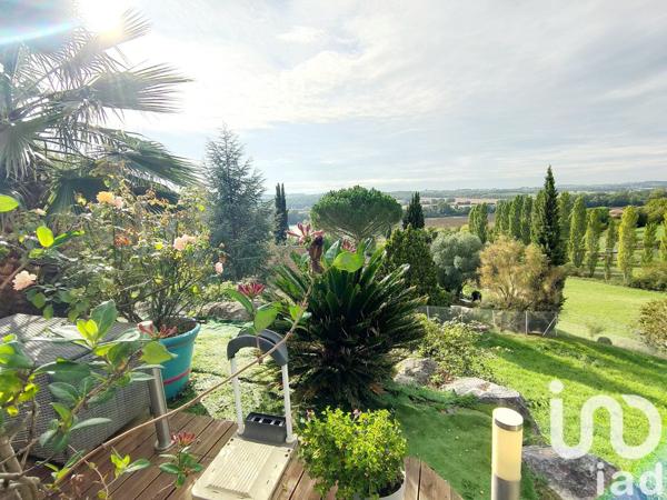 Maison traditionnelle 8 pièces de 225 m² à Saint-Ybars (09210)