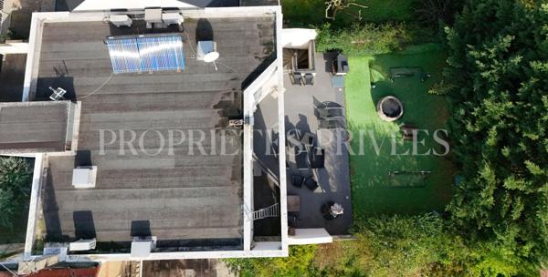 Maison contemporaine écologique avec salle de cinéma haut de gamme