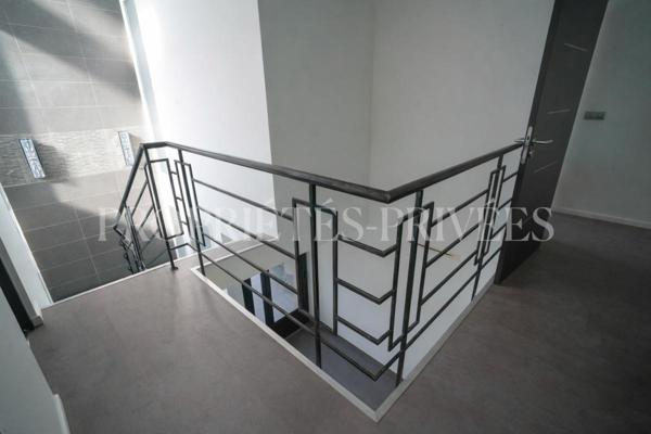 Maison contemporaine écologique avec salle de cinéma haut de gamme