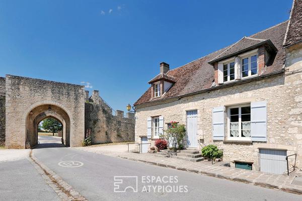 L’Authenticité au Cœur des Remparts : Une Demeure Étonnante avec Crypte Médiévale