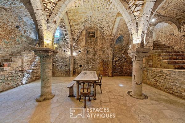 L’Authenticité au Cœur des Remparts : Une Demeure Étonnante avec Crypte Médiévale