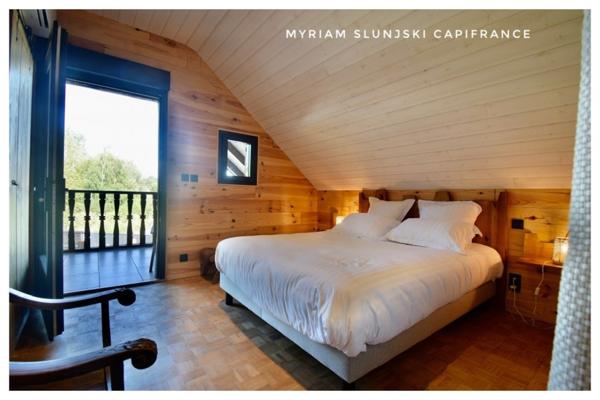 Dpt Landes (40), à vendre Villa atypique proche autoroute, océan, au calme.