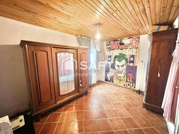 MAISON DE VILLAGE INDEPENDANTE AVEC JARDIN , PUITS ET DEPENDNACE