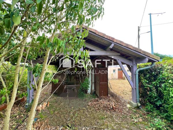 MAISON DE VILLAGE INDEPENDANTE AVEC JARDIN , PUITS ET DEPENDNACE