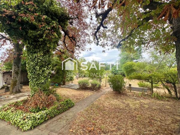 MAISON DE VILLAGE INDEPENDANTE AVEC JARDIN , PUITS ET DEPENDNACE