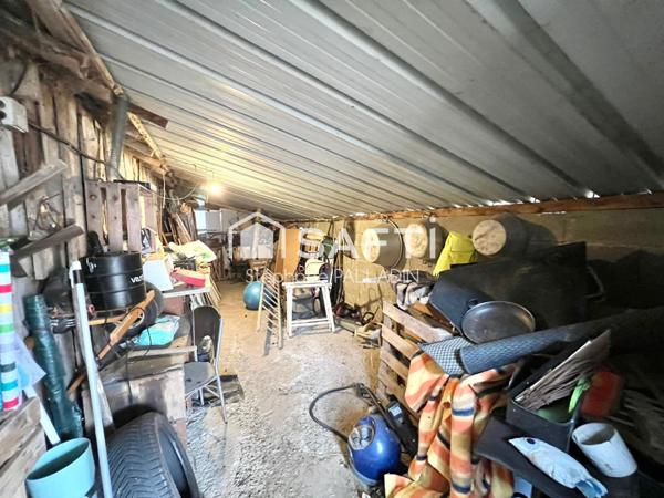 MAISON DE VILLAGE INDEPENDANTE AVEC JARDIN , PUITS ET DEPENDNACE