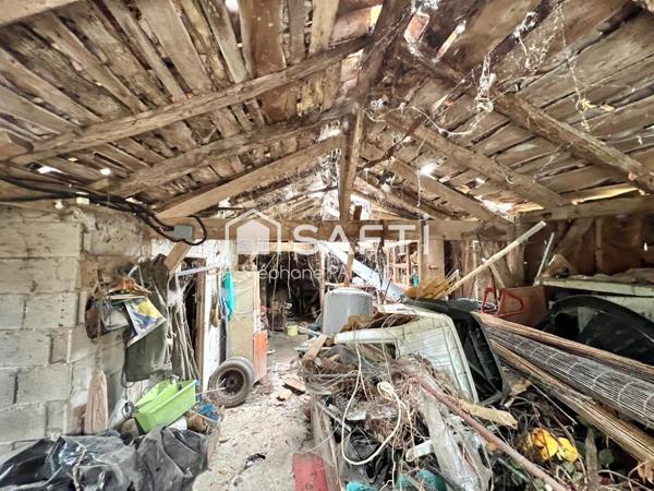 MAISON DE VILLAGE INDEPENDANTE AVEC JARDIN , PUITS ET DEPENDNACE