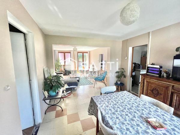 MAISON DE VILLAGE INDEPENDANTE AVEC JARDIN , PUITS ET DEPENDNACE