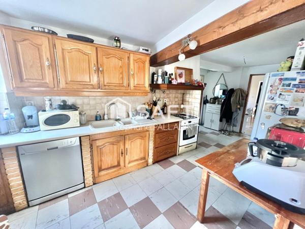 MAISON DE VILLAGE INDEPENDANTE AVEC JARDIN , PUITS ET DEPENDNACE