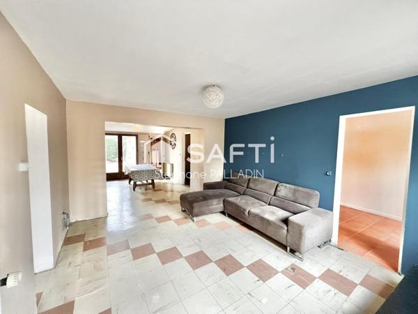 MAISON DE VILLAGE INDEPENDANTE AVEC JARDIN , PUITS ET DEPENDNACE