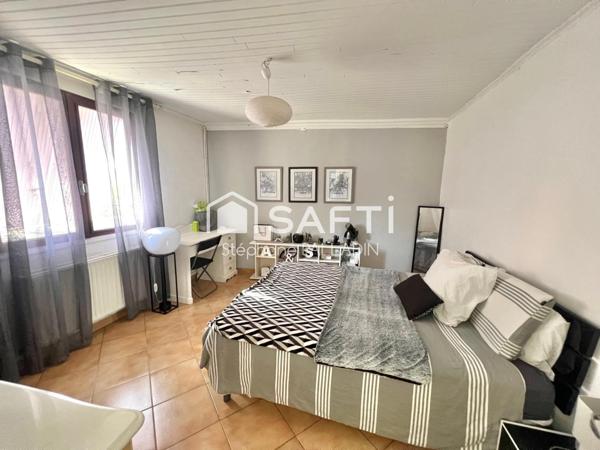 MAISON DE VILLAGE INDEPENDANTE AVEC JARDIN , PUITS ET DEPENDNACE