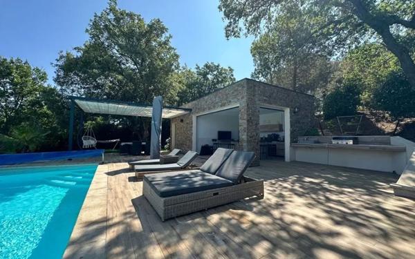 Maison à vendre    6 pièces •  Vauvert