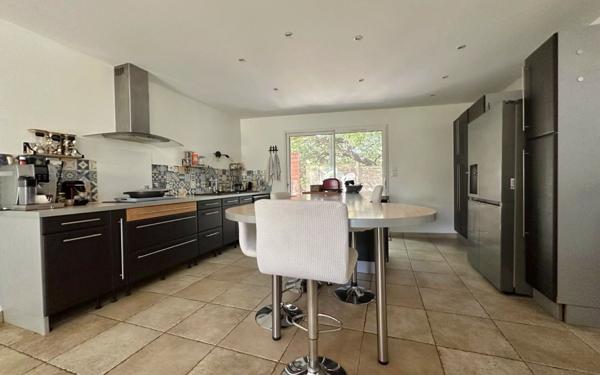 Maison à vendre    6 pièces •  Vauvert