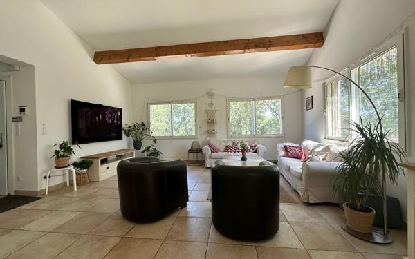 Maison à vendre    6 pièces •  Vauvert