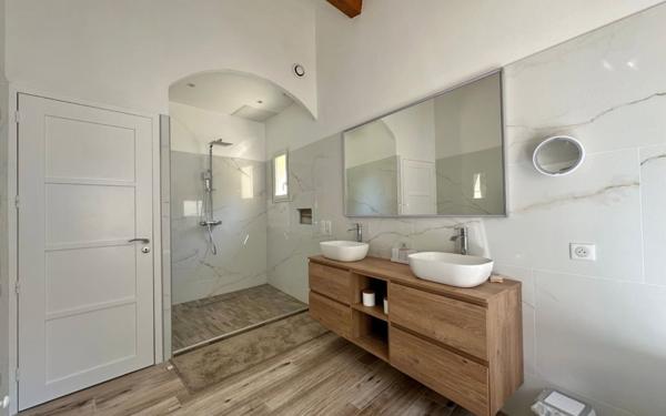 Maison à vendre    6 pièces •  Vauvert