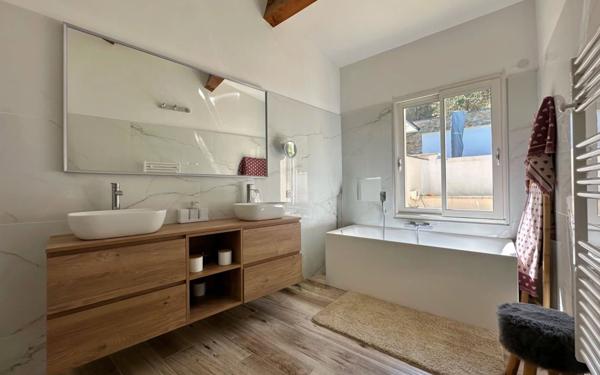 Maison à vendre    6 pièces •  Vauvert