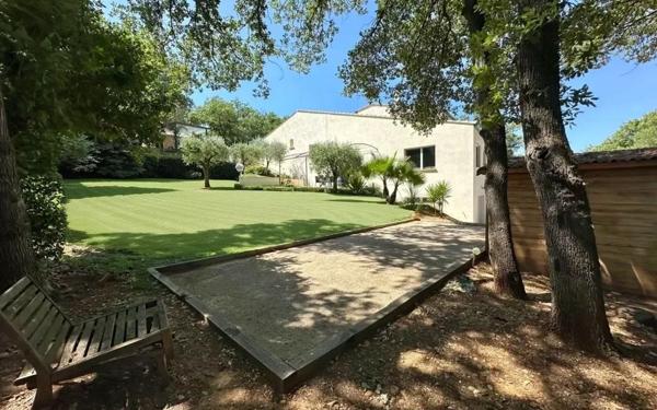 Maison à vendre    6 pièces •  Vauvert