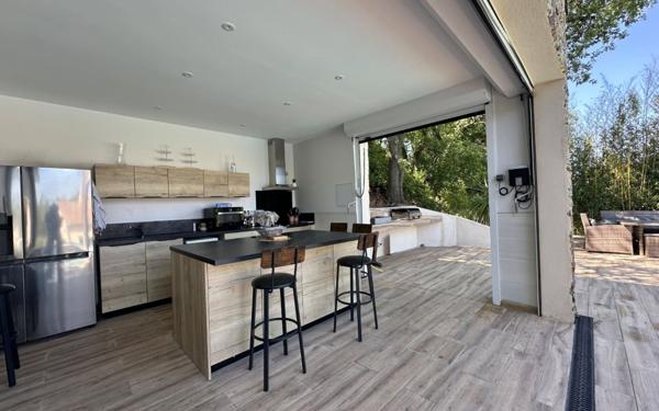 Maison à vendre    6 pièces •  Vauvert