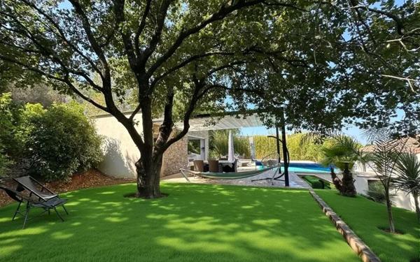 Maison à vendre    6 pièces •  Vauvert