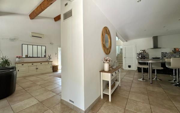 Maison à vendre    6 pièces •  Vauvert