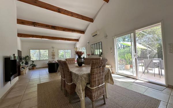 Maison à vendre    6 pièces •  Vauvert