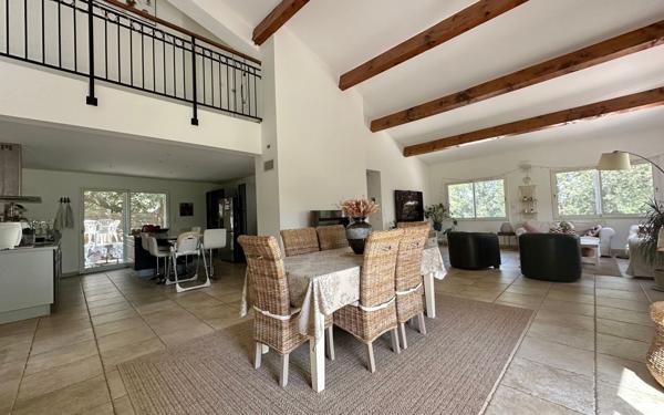 Maison à vendre    6 pièces •  Vauvert