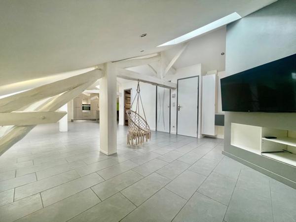 Appartement T3 d'environ 120 m2 à ROANNE - 2 CHAMBRES - SALON/CUISINE - CLIM REVERSIBLE