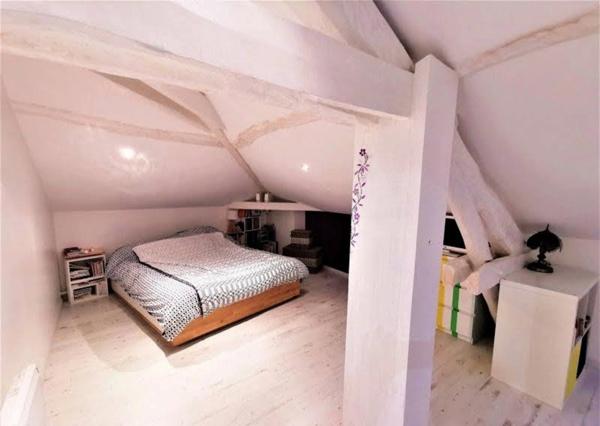 Appartement T3 d'environ 120 m2 à ROANNE - 2 CHAMBRES - SALON/CUISINE - CLIM REVERSIBLE