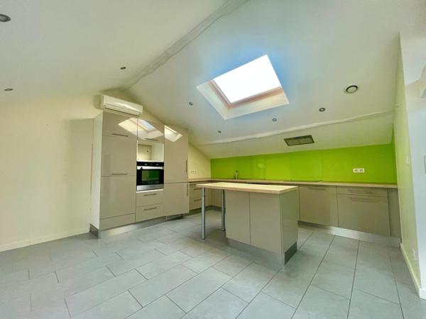 Appartement T3 d'environ 120 m2 à ROANNE - 2 CHAMBRES - SALON/CUISINE - CLIM REVERSIBLE