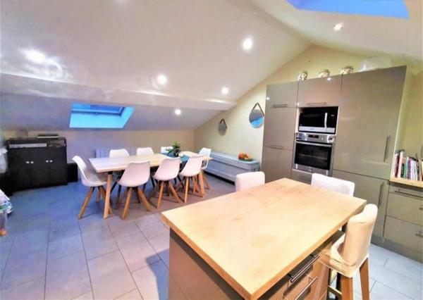 Appartement T3 d'environ 120 m2 à ROANNE - 2 CHAMBRES - SALON/CUISINE - CLIM REVERSIBLE