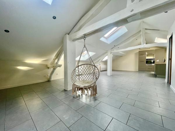 Appartement T3 d'environ 120 m2 à ROANNE - 2 CHAMBRES - SALON/CUISINE - CLIM REVERSIBLE