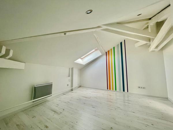 Appartement T3 d'environ 120 m2 à ROANNE - 2 CHAMBRES - SALON/CUISINE - CLIM REVERSIBLE