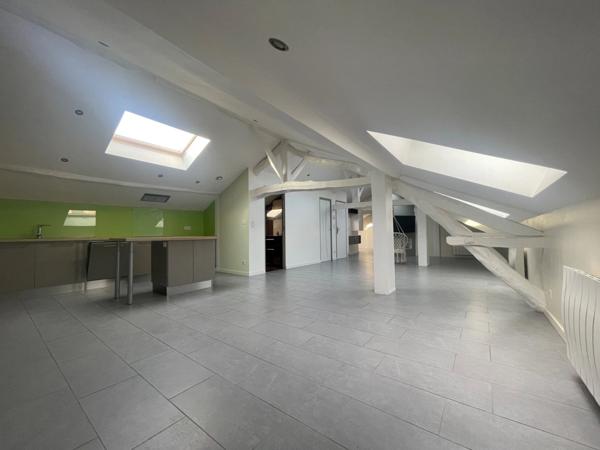 Appartement T3 d'environ 120 m2 à ROANNE - 2 CHAMBRES - SALON/CUISINE - CLIM REVERSIBLE