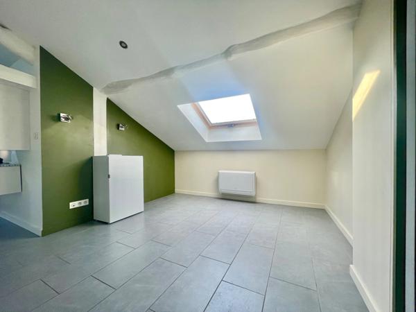 Appartement T3 d'environ 120 m2 à ROANNE - 2 CHAMBRES - SALON/CUISINE - CLIM REVERSIBLE