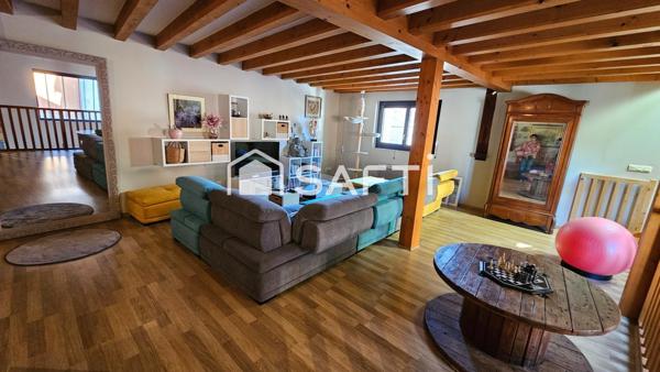 SUPERBE MAISON DE VILLE ENTIÈREMENT RÉNOVÉE – BELLEY CENTRE (01)