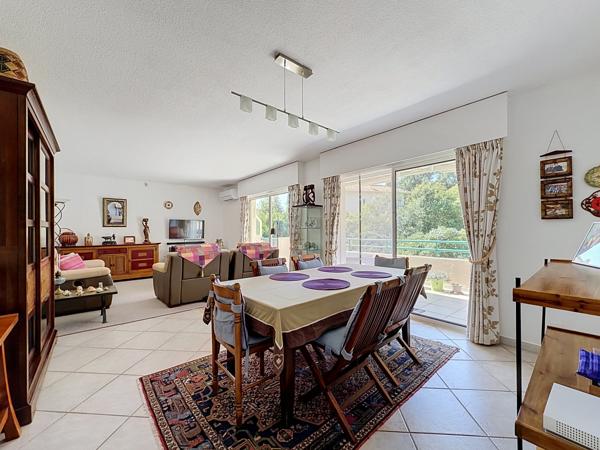 Appartement
         3 pièces
        - 80 m² Exclusivité 420 000 € *