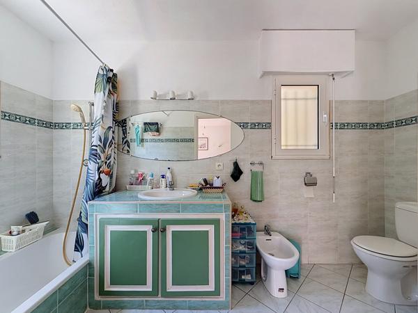 Appartement
         3 pièces
        - 80 m² Exclusivité 420 000 € *