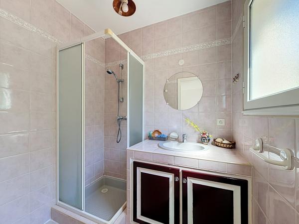 Appartement
         3 pièces
        - 80 m² Exclusivité 420 000 € *
