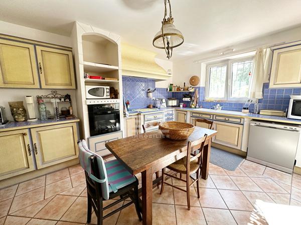 Belle Propriété 7 pièces Rognes 185m2 sur 11 000m² de terrain