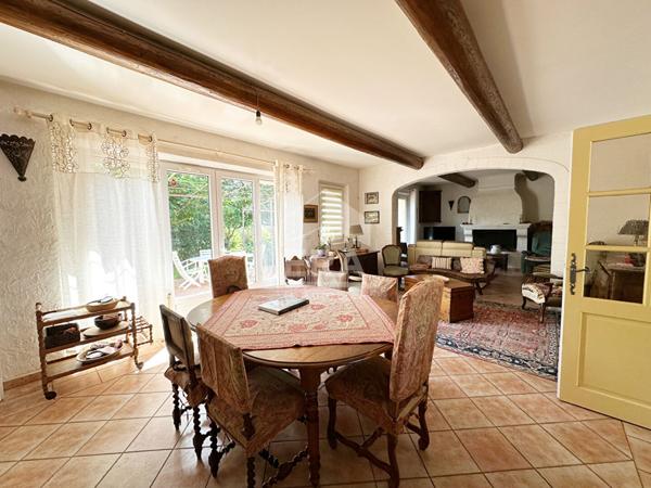 Belle Propriété 7 pièces Rognes 185m2 sur 11 000m² de terrain