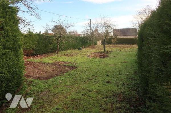 TERRAIN A BATIR, clos, d'environ 643m2 - façades : + 30m x 20
Viabilité en bordure